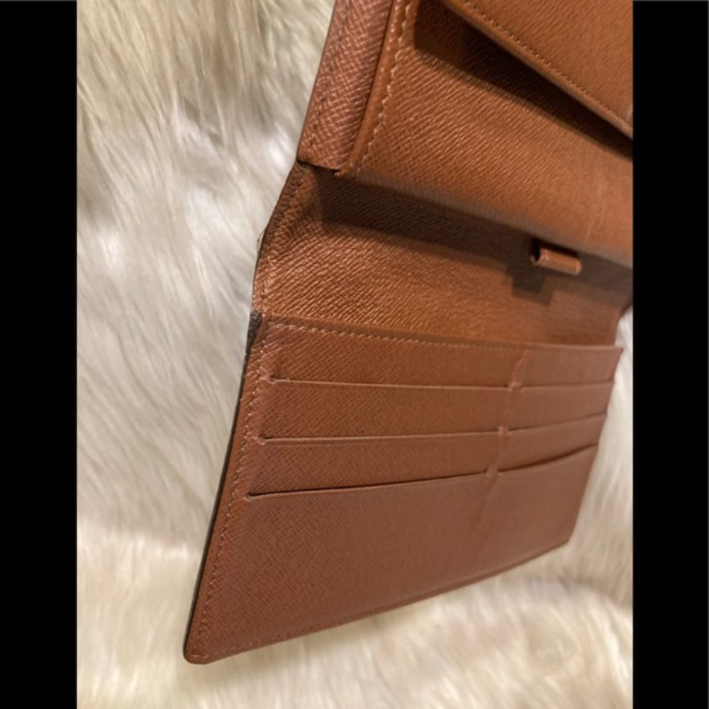 Authentic Louis Vuitton International Wallet - Picture 3 of 8